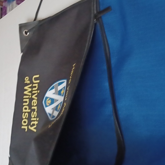 4/$60 New University of Windsor Drawstring Back Bag - Picture 2 of 5
